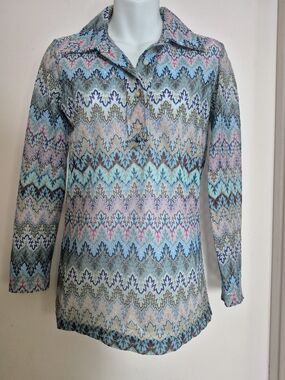Vintage 70s Pastel Chevron-Patterned Scoop-Neck Sweater in Blue and Pink